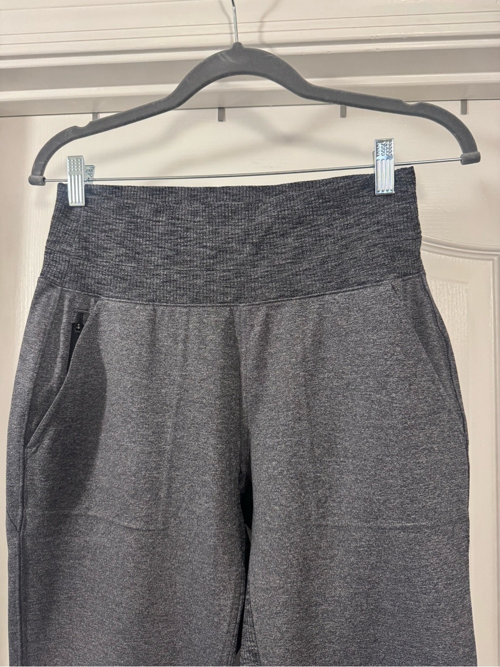 Athleta Venice Charcoal Gray Pull-On Joggers - Picture 2 of 8
